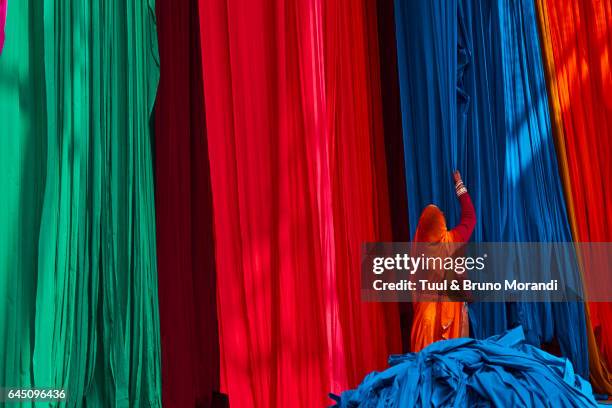 india, rajasthan, sari factory - woman in red sari stock pictures, royalty-free photos & images