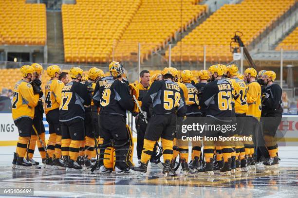 Pittsburgh Penguins head coach Mike Sullivan talks to the players during warm-ups on the day before they face the Philadelphia Flyers in the 2017...