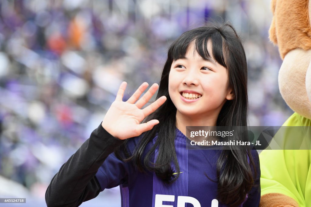 Sanfrecce Hiroshima v Albirex Niigata - J.League J1