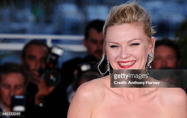Actress Kirsten Dunst poses at the Palme d'Or Winners Photocall at the Palais des Festivals during the 64th Cannes Film Festival on May 20, 2011 in...
