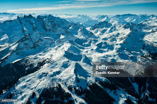 alpes autrichiennes en hiver vu d’avion - naturwunder photos et images de collection