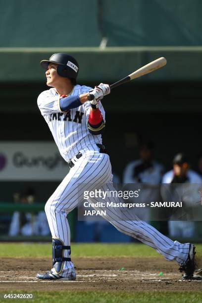 Hayato Sakamoto of Samurai Japan bats during the SAMURAI JAPAN Friendly Opening Match between SAMURAI JAPAN and Fukuoka SoftBank HAWKS at the Sun...