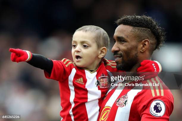 Sunderland mascot Bradley Lowery points to the crowd as Jermaine Defoe looks on ahead of during the Premier League match between Everton and...