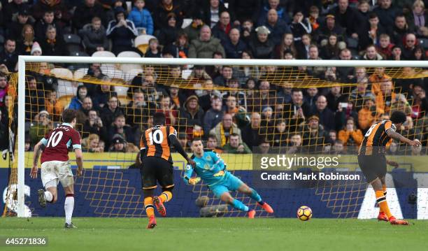 Tom Huddlestone of Hull City scores his sides first goal past Thomas Heaton of Burnley from the penalty spot during the Premier League match between...