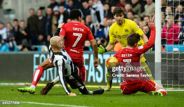 Jonjo Shelvey of Newcastle United scores their first goal during the Sky Bet Championship Match between Newcastle United and Bristol City at...