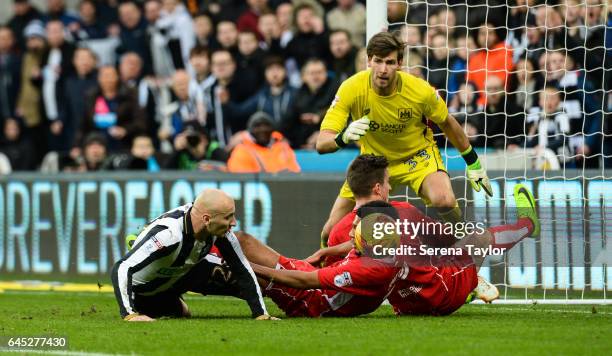 Jonjo Shelvey of Newcastle United scores their first goal during the Sky Bet Championship Match between Newcastle United and Bristol City at...