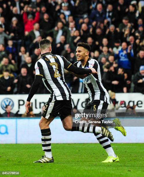 Jamaal Lascelles of Newcastle United celebrates with Ciaran Clark of Newcastle United after scoring Newcastle's second and equalising goal during the...