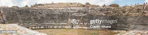 het theater van de aphrodisias - odeion gebouw uit de oudheid stockfoto's en -beelden