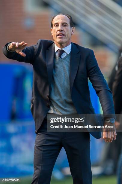 Head coach Salvador Gonzalez 'Voro' of Valencia CF reacts during the La Liga match between Deportivo Alaves and Valencia CF at Mendizorroza stadium...