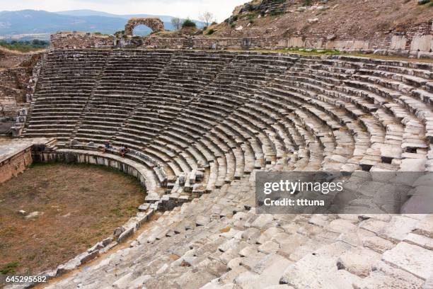 het theater van de aphrodisias - odeion gebouw uit de oudheid stockfoto's en -beelden