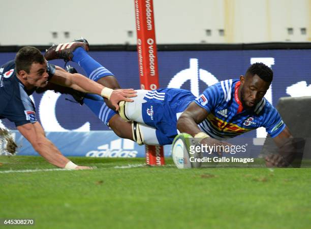 Siya Kolisi of the Stormers goes over to score a try during the Super Rugby match between DHL Stormers and Vodacom Bulls at DHL Newlands on February...