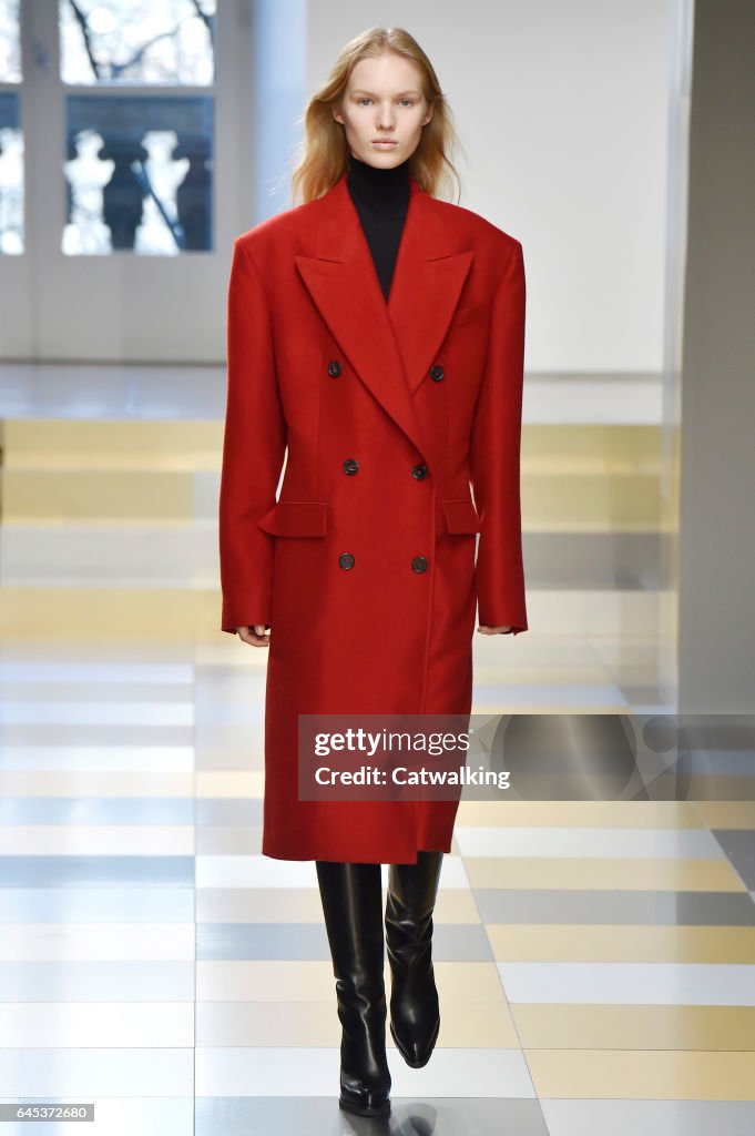 Jil Sander - Runway RTW - Fall 2017 - Milan Fashion Week