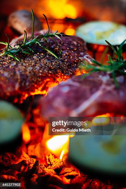 steak being cooked on a grill. - grill fire meat stockfoto's en -beelden