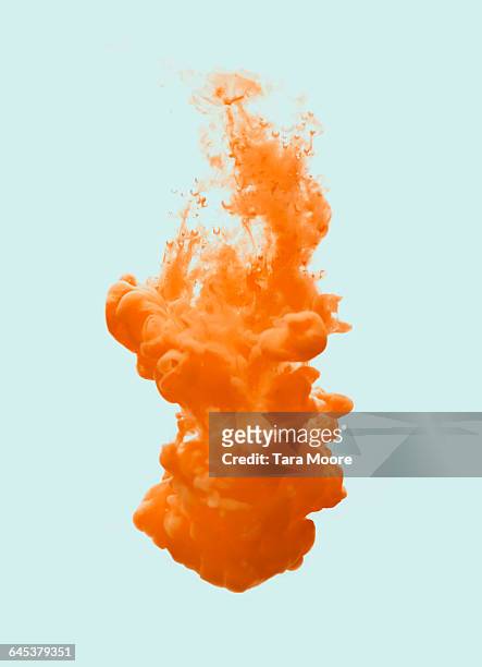 orange paint in water - water colours stockfoto's en -beelden