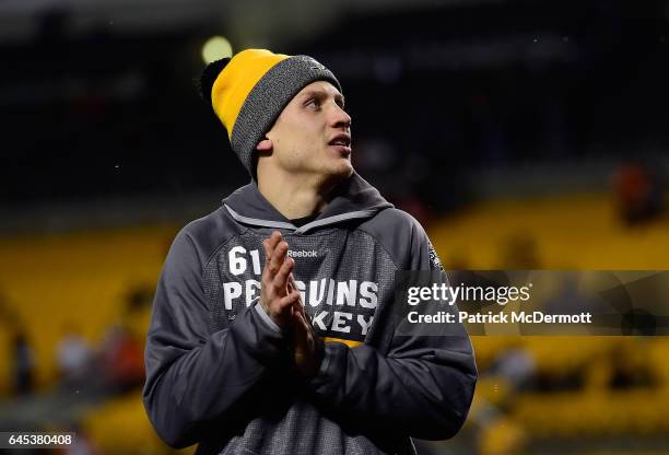 Steve Oleksy of the Pittsburgh Penguins rubs his hands together during warm-up prior to the 2017 Coors Light NHL Stadium Series at Heinz Field on...