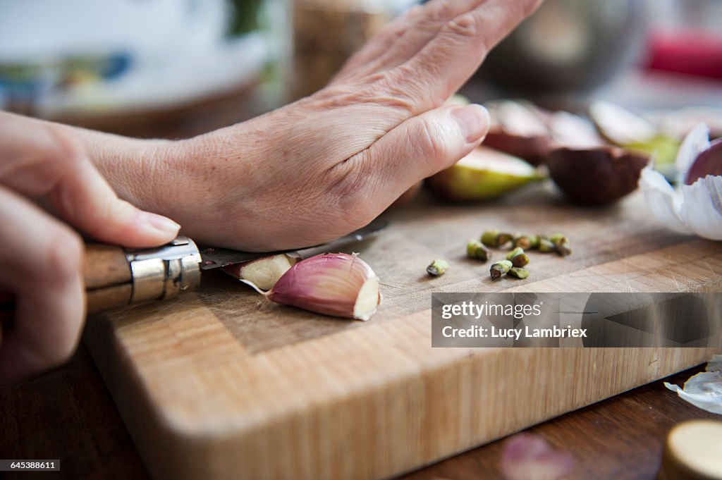 Peeling the garlic