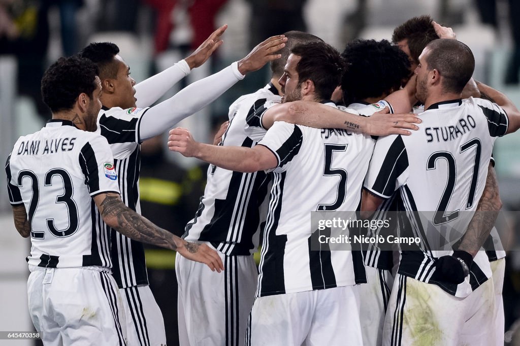 Mario Mandzukic of Juventus FC celebrates with his teammates...