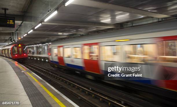 subway. - london underground stockfoto's en -beelden