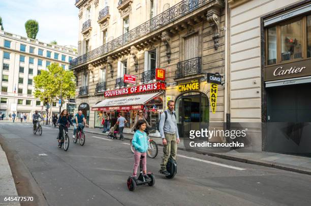 dag utan bilar i paris, frankrike - car free day in paris bildbanksfoton och bilder