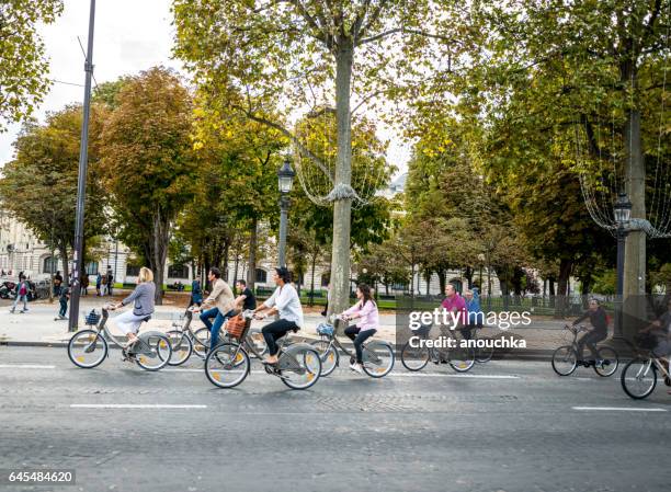 dag utan bilar i paris, frankrike - car free day in paris bildbanksfoton och bilder