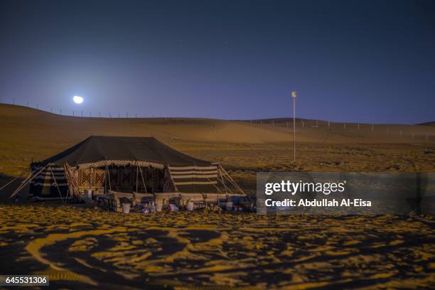 desert winter camp - arabian tent stock-fotos und bilder