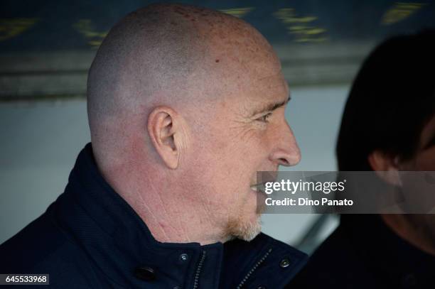 Head coach of ChievoVerona Rolando Maran looks on during the Serie A match between AC ChievoVerona and Pescara Calcio at Stadio Marc'Antonio...