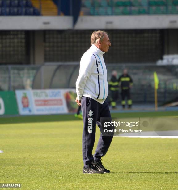 Head coach of Pescara Calcio Zdenek Zeman looks on during the Serie A match between AC ChievoVerona and Pescara Calcio at Stadio Marc'Antonio...