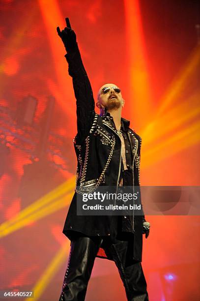 Judas Priest - die britische Heavy-Metal-Band mit Saenger Rob Halford und den Gitarristen Glenn Tipton und Richie Faulkner beim Wacken Open Air 2015:...