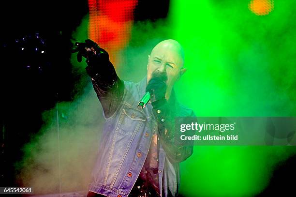 Judas Priest - die britische Heavy-Metal-Band mit Saenger Rob Halford und den Gitarristen Glenn Tipton und Richie Faulkner beim Wacken Open Air 2015:...