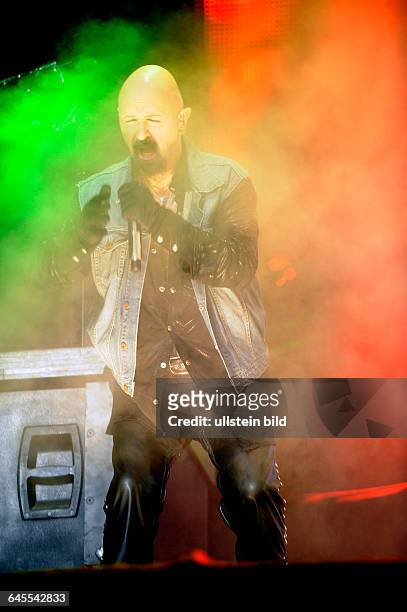 Judas Priest - die britische Heavy-Metal-Band mit Saenger Rob Halford und den Gitarristen Glenn Tipton und Richie Faulkner beim Wacken Open Air 2015:...