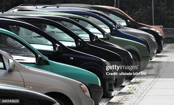 Parken Auf öffentlichen Straßen Vor Grundstück 139 Auto Parken Photos & High Res Pictures - Getty Images
