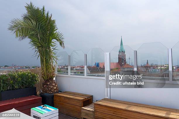 Deutschland, Berlin, 26.06.2105, Blick vom Dach zur Gethsemanekirche, Fernsehturm ,