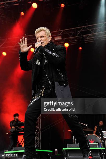 Billy Idol, buergerlich William Michael Albert Broad - der britische Rockmusiker bei einem Konzert auf der openair-Buehne/Freilichtbuehne im...