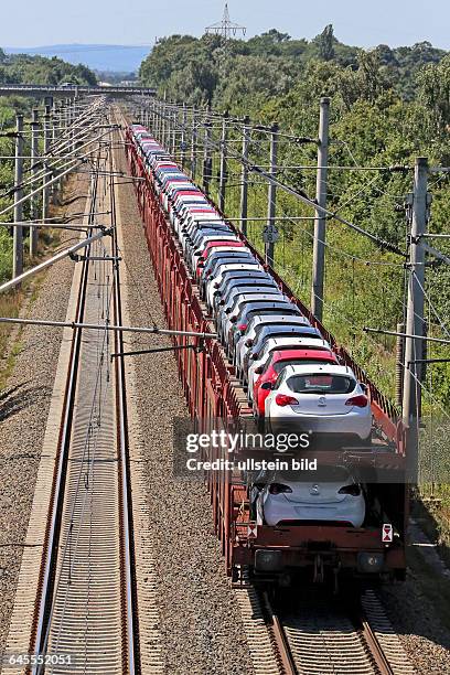 Güterzug der DB mit VW Neufahrzeugen auf den Weg Wolfsburg/Hannover - hier Höhe Lehrte/Immensen