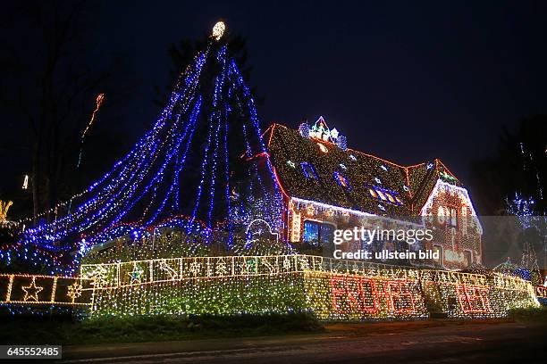 Lichterhaus ca. 20 Km nördlich von Nienburg / NDS an der K139 zwischen Calle und Bücken . 400 000 Lichter in diesem Jahr erstrahlen das Haus