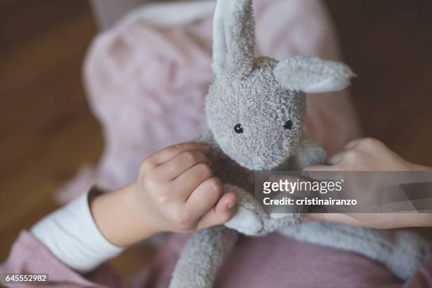little rabbit - stofftier stock-fotos und bilder