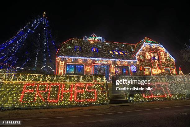 Lichterhaus ca. 20 Km nördlich von Nienburg / NDS an der K139 zwischen Calle und Bücken . 400 000 Lichter in diesem Jahr erstrahlen das Haus