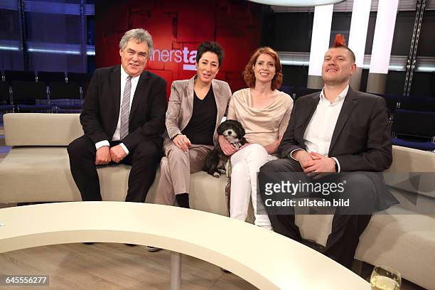 Dieter Matz , Dunja Hayali , Monica Lierhaus und Sascha Lobo in dem ZDF-Talkmagazin donnerstalk am in BerlinThemen der Sendung: Zielscheibe...