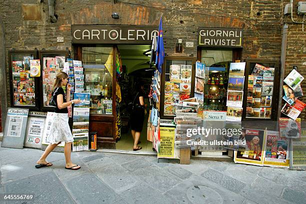 Zeitschriftenladen in Siena in der Toscana /Ital. April/Mai 2005.