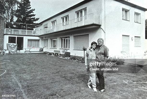 Und seine FRAU HELGA , Zuhause in Berlin , Am Rupenhorn Nr. 9.Diese sind die letzten gemeinsamen Photos von HELGA und BUBI SCHOLZ am 13. Juni 1984