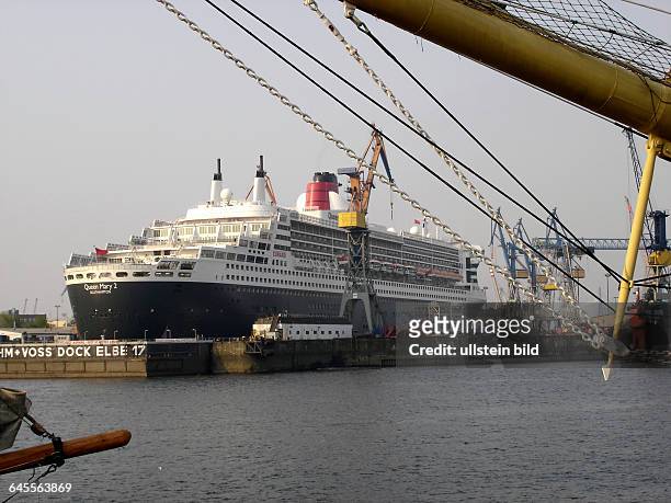 Deutschland, Hamburg, Hafen, Passagierschiff Queen Mary 2 im Dock