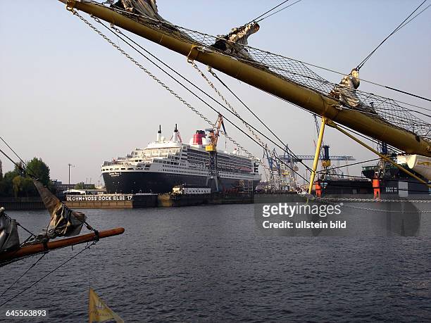 Deutschland, Hamburg, Hafen, Passagierschiff Queen Mary 2 im Dock