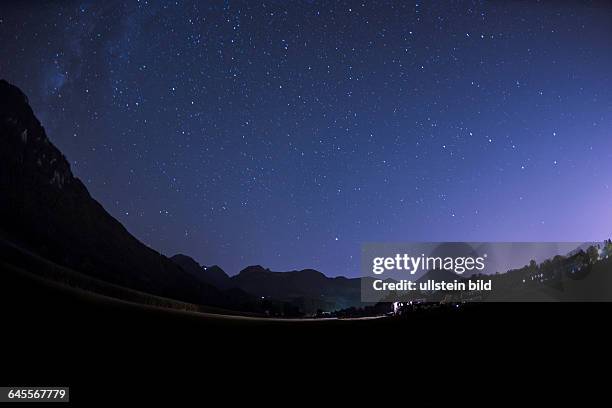 Der Sternenhimmel ueber dem Wendelstein am 11. August 2015 bei Flintsbach.