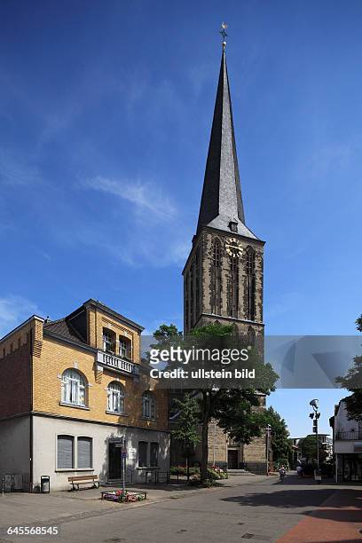 Viersen, Niers, Lower Rhine, Rhineland, North Rhine-Westphalia, NRW, D-Viersen-Suechteln, Weberhaus with library and catholic parish church Saint...