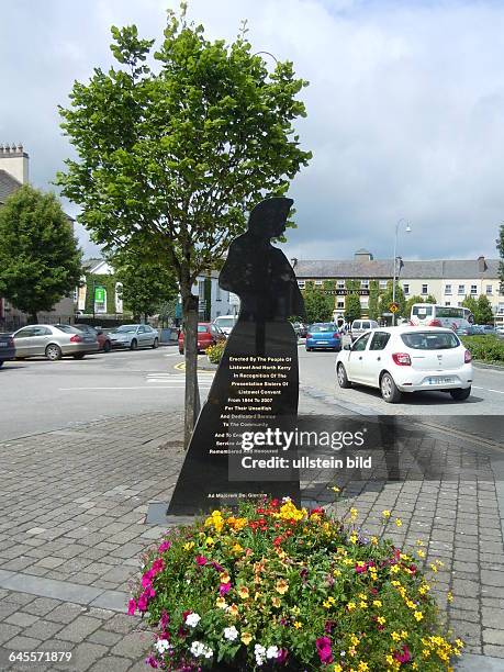 Gedenktafel für ein lokales historisches Ereignis, aufgenommen in der Kleinstadt Listowel am 17. Juli 2015