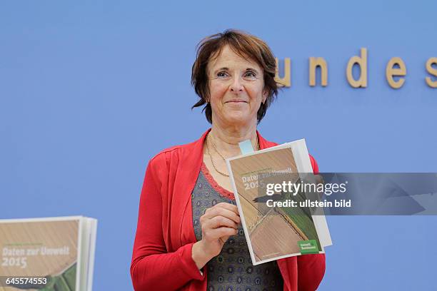 Berlin, Bundespressekonferenz, Thema: Daten zur Umwelt 2015, Maria Krautzberger, Präsidentin des Umweltbundesamtes