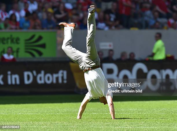 Fussball, Saison 2015/2016, 2. Bundesliga, 2. Spieltag,Fortuna Düsseldorf - SC Paderborn,Düsseldorfs Oberbürgermeister Thomas Geisel machte vor dem...