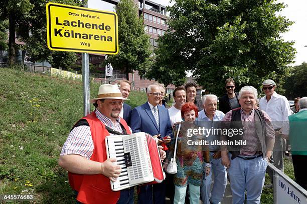 Einweihung von Otto Hofner´s Lachende Kölnarena Weg am Südosteingang der Lanxess-Arena Köln.Auf Grund des 100. Geburtstag des kölner Veranstalters...