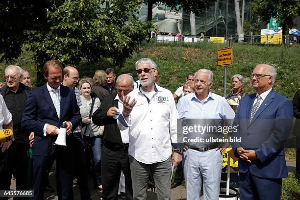 Einweihung von Otto Hofner´s Lachende Kölnarena Weg am Südosteingang der Lanxess-Arena Köln.Auf Grund des 100. Geburtstag des kölner Veranstalters...