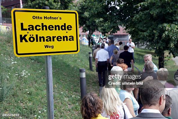 Einweihung von Otto Hofner´s Lachende Kölnarena Weg am Südosteingang der Lanxess-Arena Köln.Auf Grund des 100. Geburtstag des kölner Veranstalters...